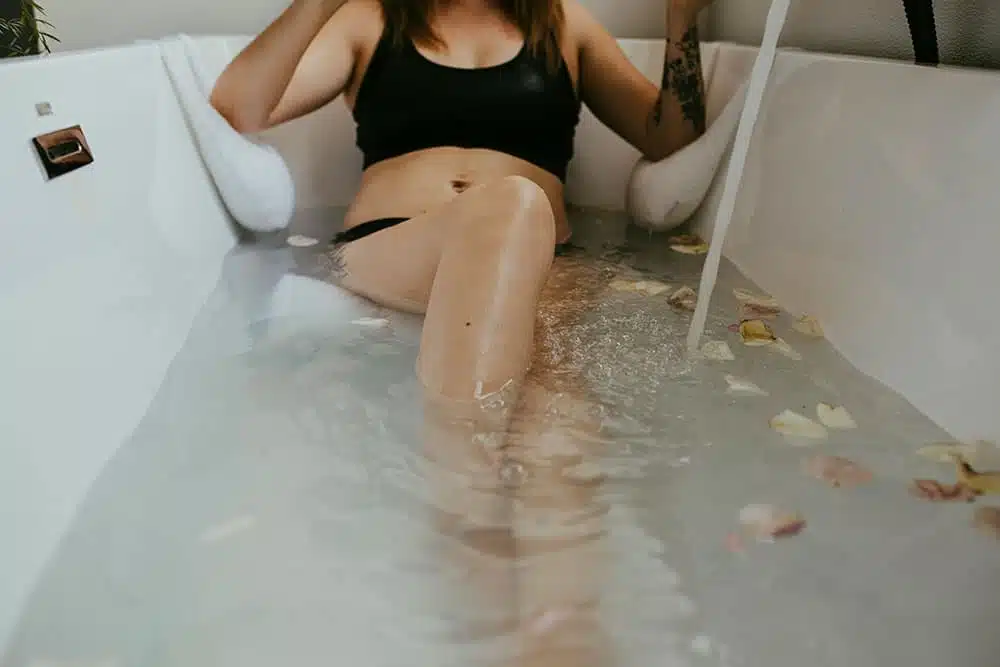 femme-qui-prend-un-bain-moussant